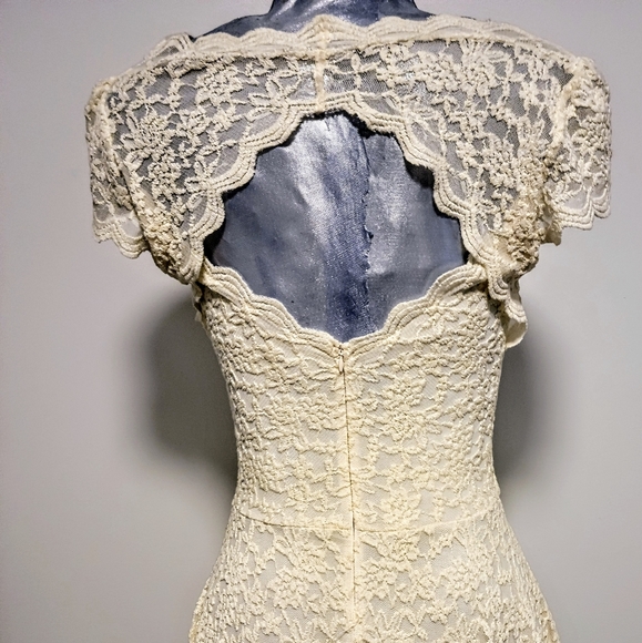 GUESS? Knee Length Lace Dress W/Keyhole Back - Picture 2 of 3